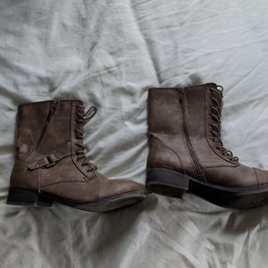 Combat boots